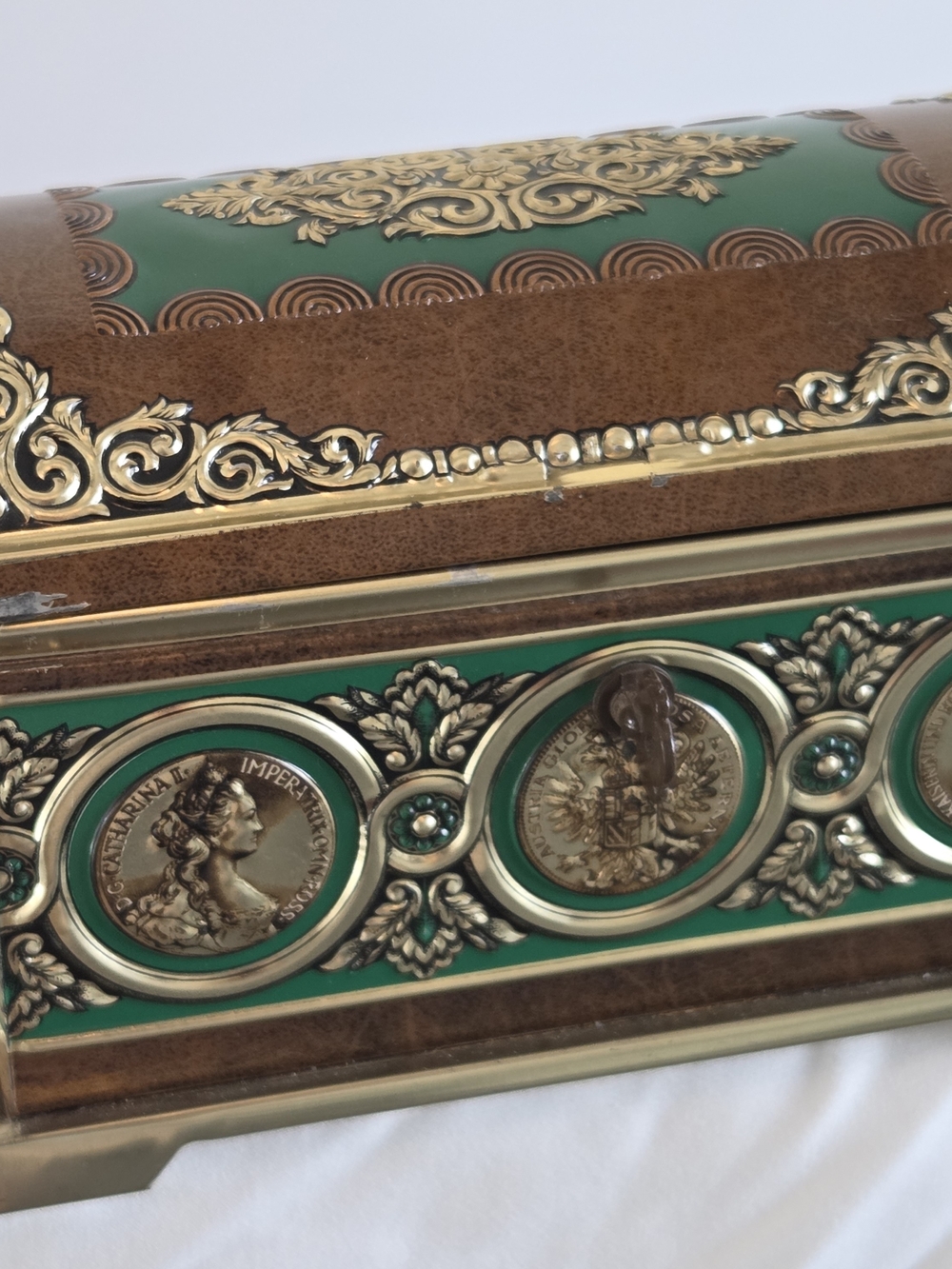 Ornate Green and Gold Decorative Jewelry Box